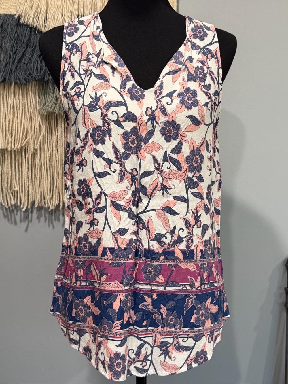 Floral V-Neck Sleeveless Camisole in Cream, Navy & Pink